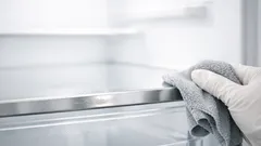 Kühlschrank gründlich reinigen: Schritt-für-Schritt-Anleitung für weniger Gerüche